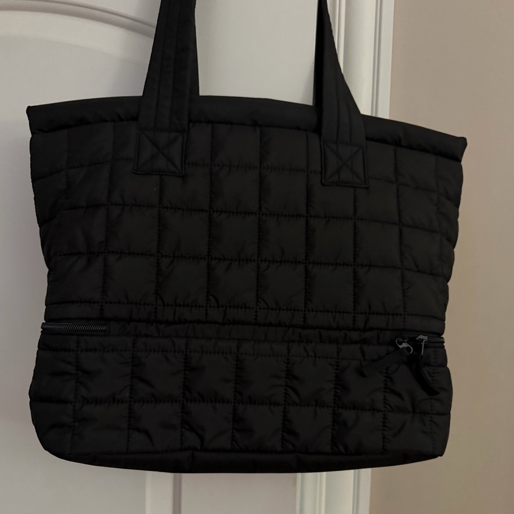 Brand new”Reebok”(ELLIE)tote bag.Size-H-15”,W-20”xD7”.23L capacity.Color-black🖤 - Picture 4 of 14